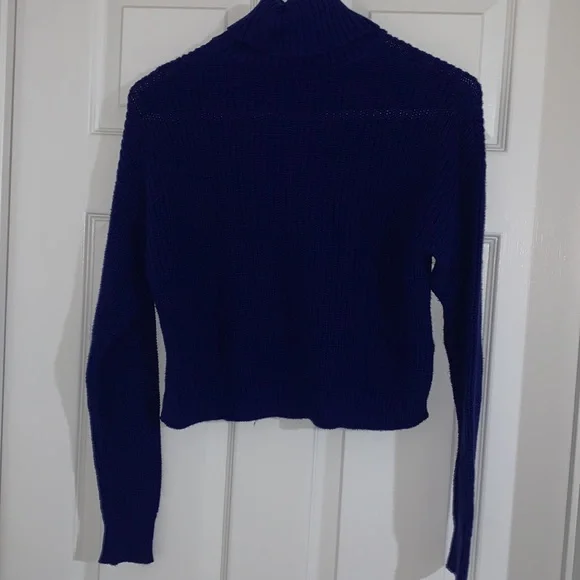 Blue cropped turtle neck - Picture 2 of 2